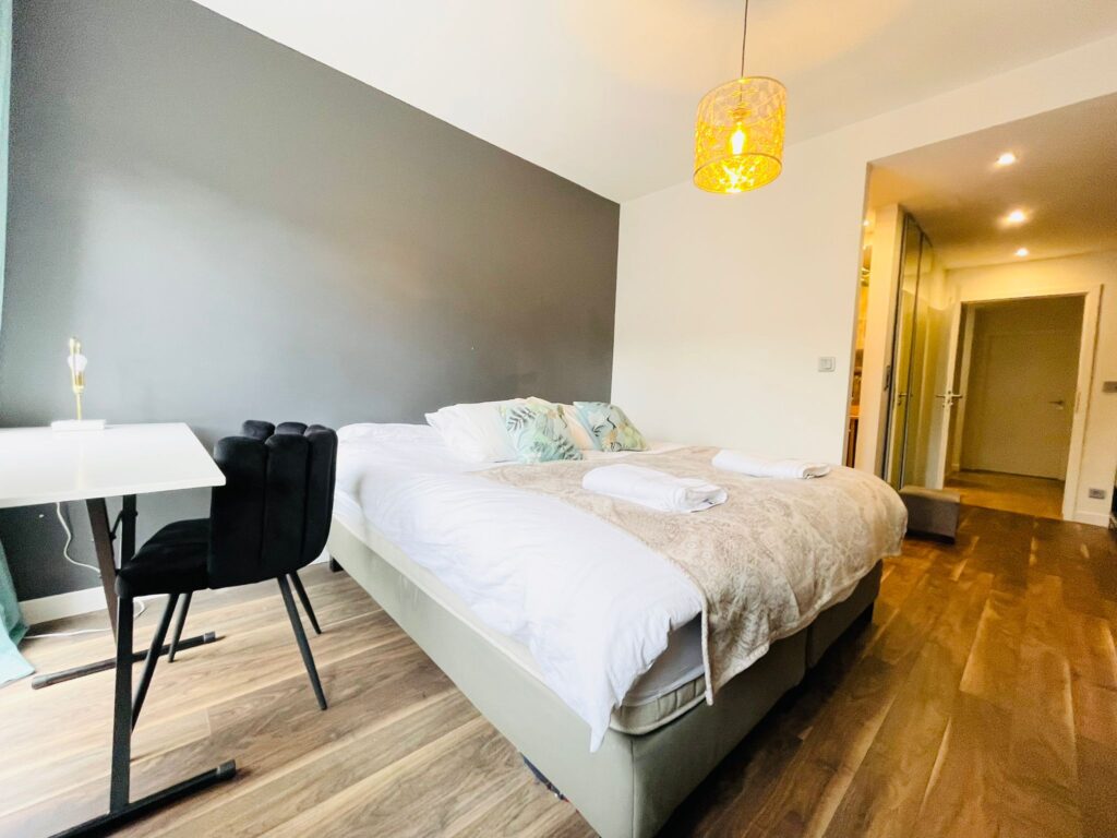 City Lights 2 bedroom with parking-22 — photo 11