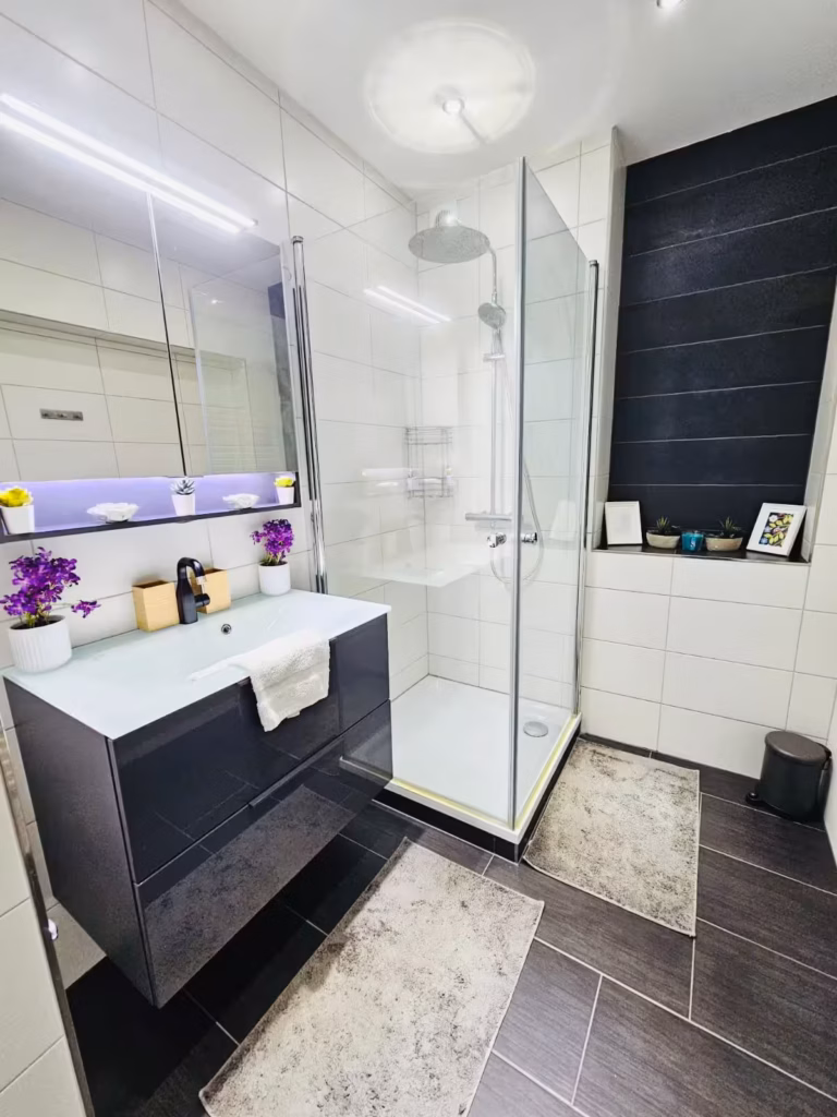 Chic Urban Stay 2BR with parking-BEL4 — photo 19
