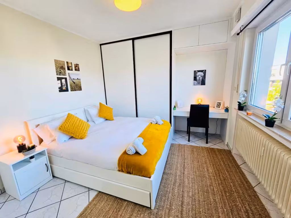Chic Urban Stay 2BR with parking-BEL4 — photo 14