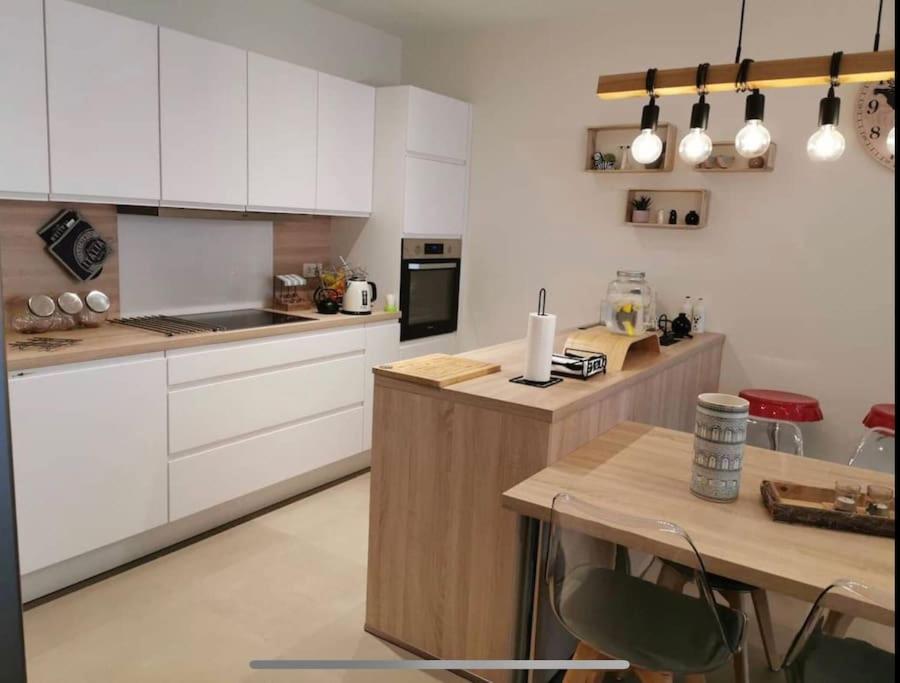Luxury 1 bedroom in Center with Terrace & Parking -75M — photo 4