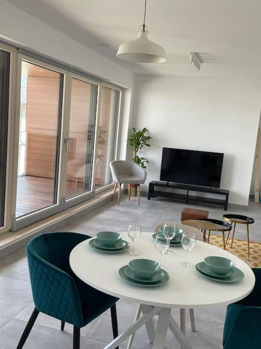 New and Large Flat in Center-Terrace and Parking 142-100 — photo 4