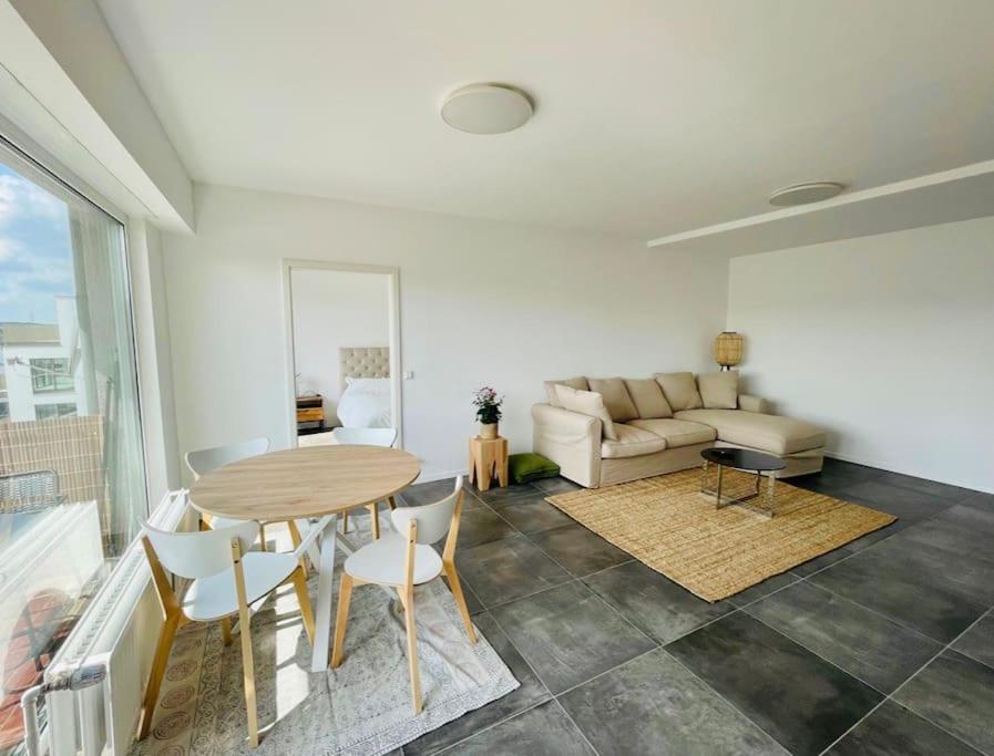 Large 1 bedroom in center with Terrace & Parking – 67B — photo 2