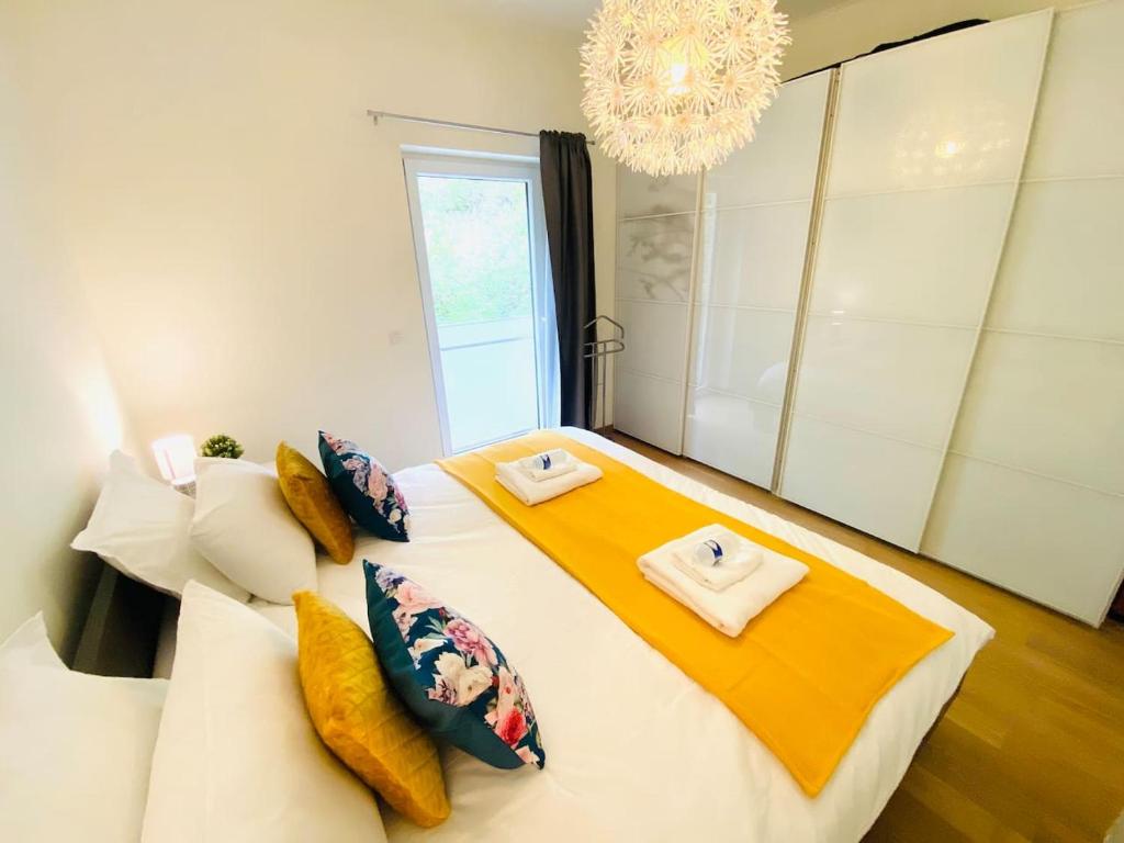 Large 3 bedrooms in Center with Terraces & Parking – ROL1 — photo 13