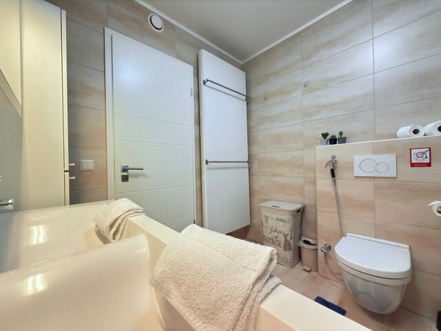 Modern Comfort 2 bedroom Apt w balcony&parking-Mam 1 — photo 21
