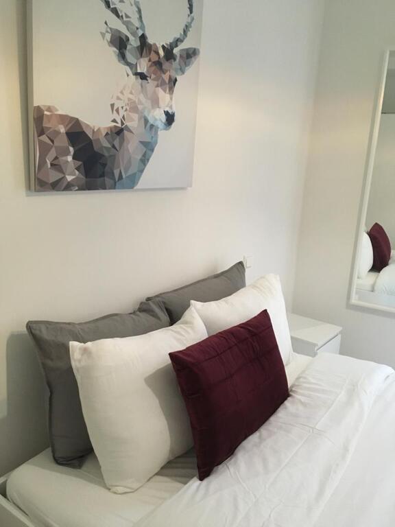 Modern 2 bedrooms in convenient location -3a — photo 7