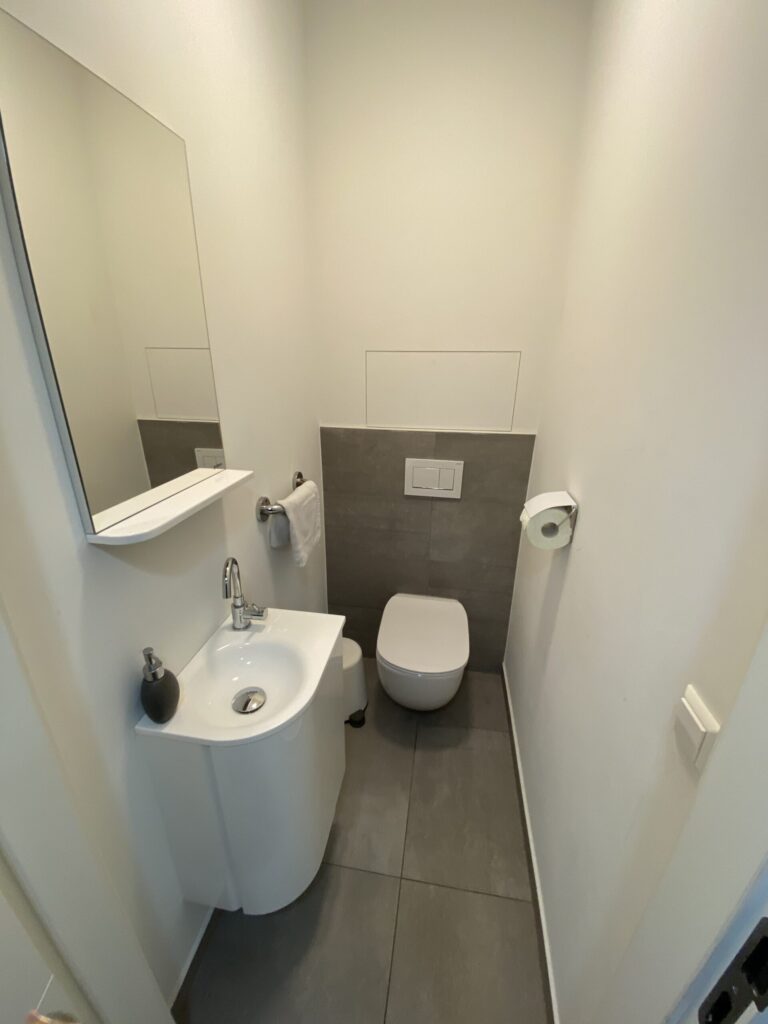 Modern 2 bedrooms in convenient location -3a — photo 11