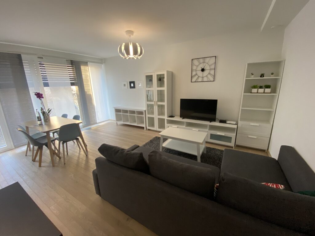 Modern 2 bedrooms in convenient location -3a — photo 3