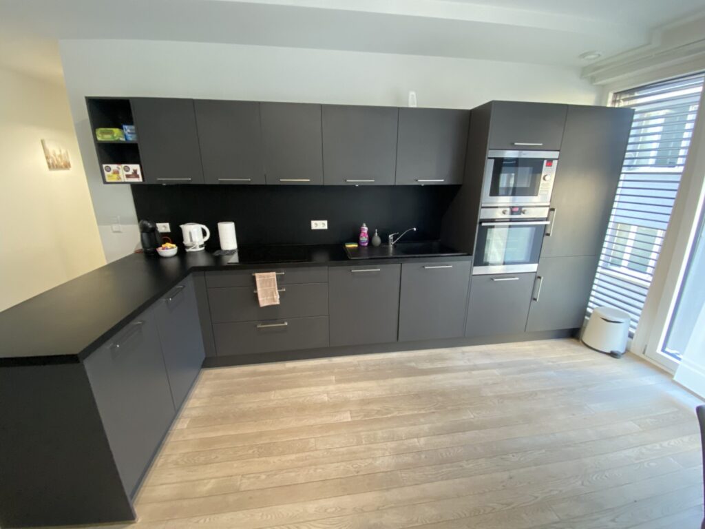 Modern 2 bedrooms in convenient location -3a — photo 6