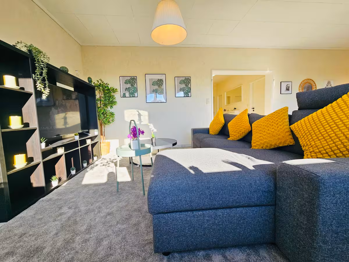 Chic Urban Stay 2BR with parking-BEL4 — photo 1