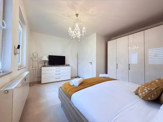 Modern Comfort 2 bedroom Apt w balcony&parking-Mam 1 — photo 17