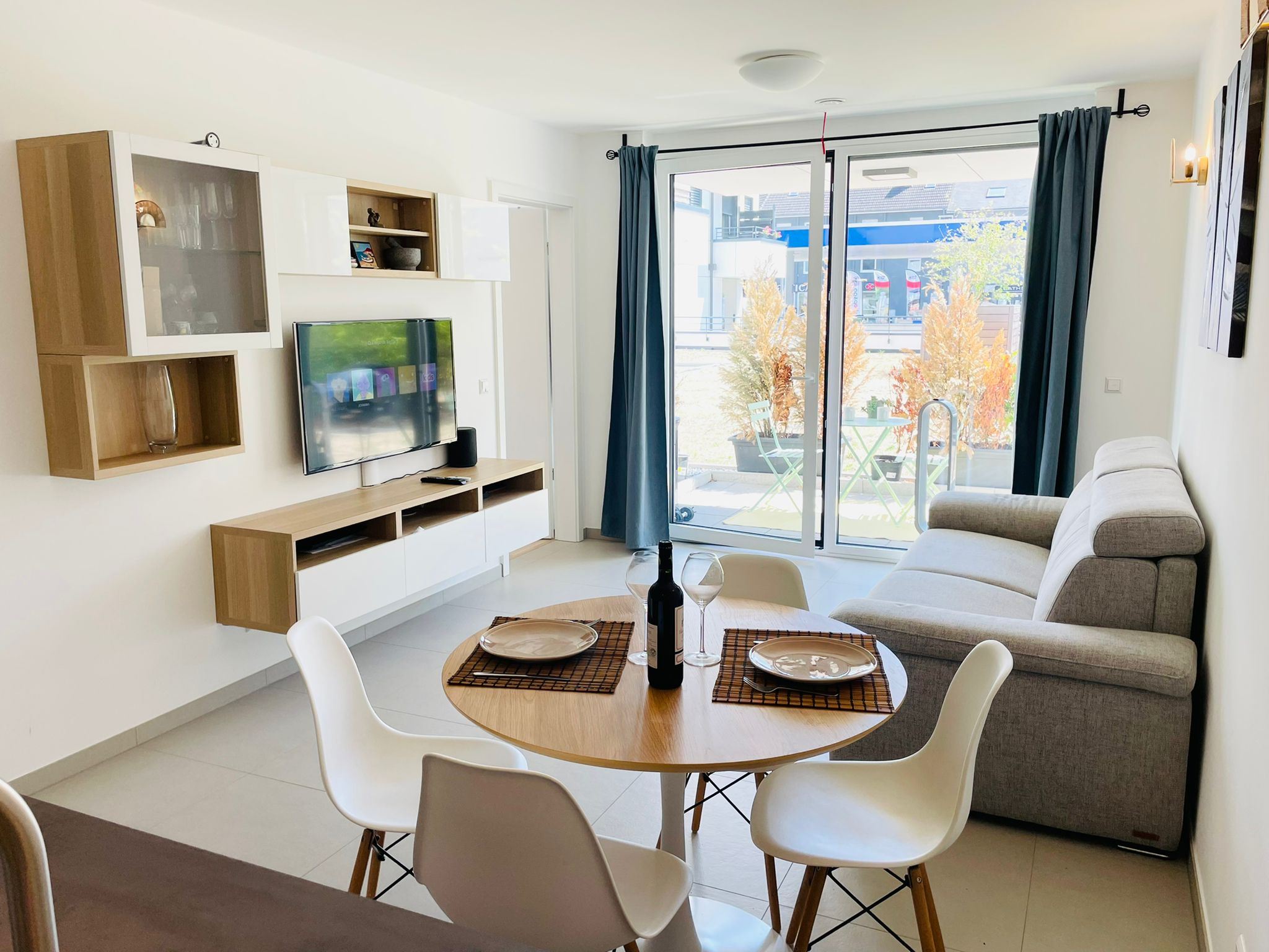 Luxury 1 bedroom in Center with Parking -5 — photo 1